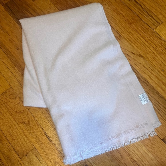 New Hudson park collection cashmere wool throw - Picture 2 of 4